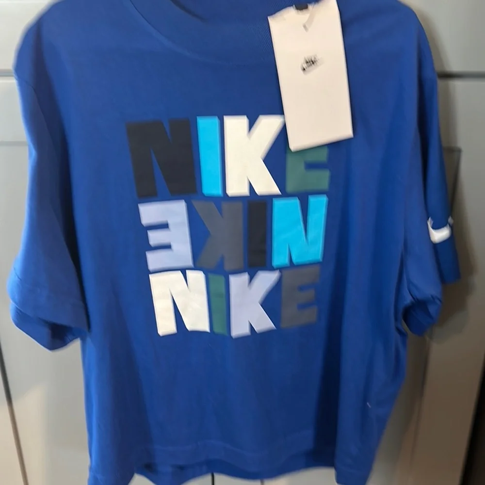 Nike Blue Graphic T-Shirt with matching shorts - Picture 4 of 6